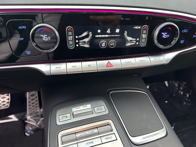 2023 Genesis GV70 2.5T — photo 29 of 41