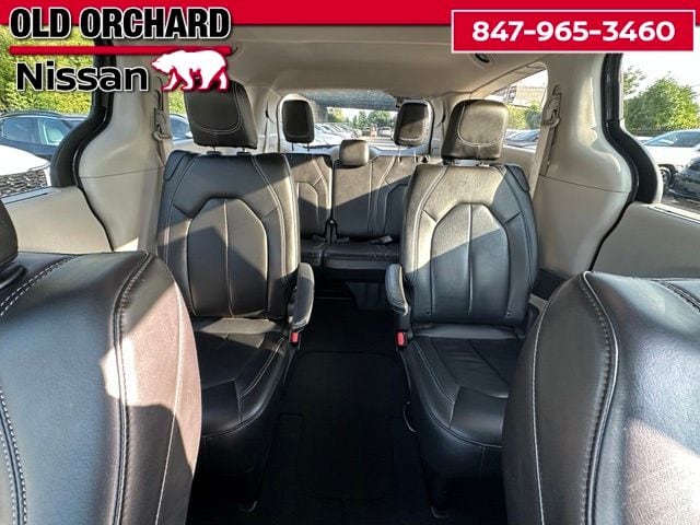 2023 Chrysler Pacifica Touring L — photo 11 of 20
