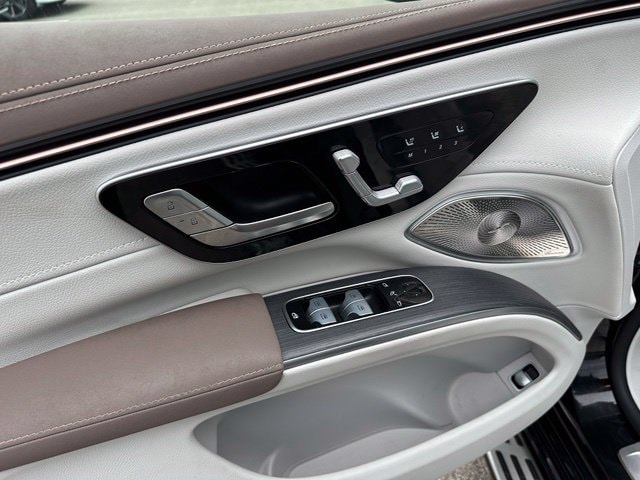 2023 Mercedes-Benz EQS 580 — photo 21 of 31