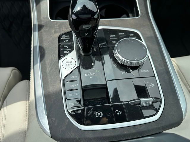 2022 BMW X5 xDrive45e — photo 22 of 46