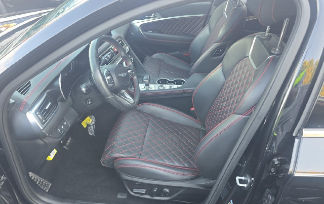 2023 Genesis G70 3.3T — photo 5 of 9