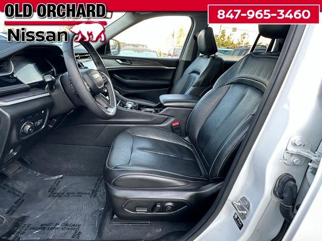 2022 Jeep Grand Cherokee 4xe — photo 12 of 24