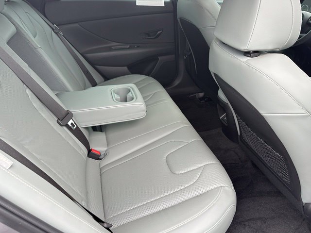2025 Hyundai Elantra Hybrid Limited — photo 11 of 26