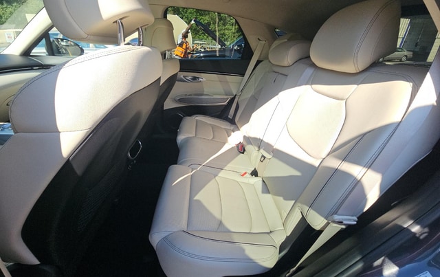 2022 Genesis GV70 2.5T — photo 10 of 11