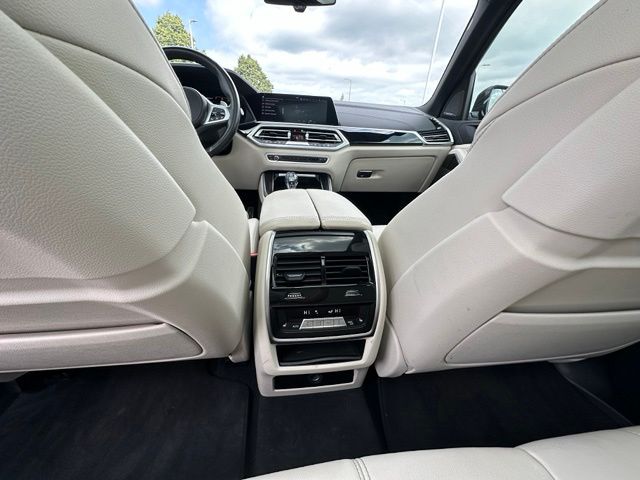 2022 BMW X5 M50i — photo 17 of 49