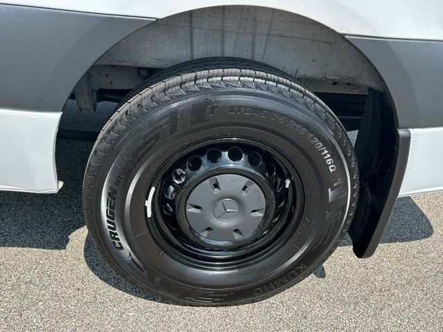 2025 Mercedes-Benz Sprinter 2500 Cargo 144 WB — photo 8 of 26