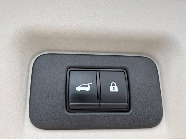 2023 Nissan Ariya Evolve+ e-4orce — photo 13 of 31