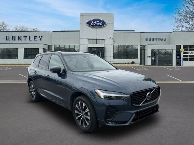 2025 Volvo XC60 B5 Plus — photo 4 of 32