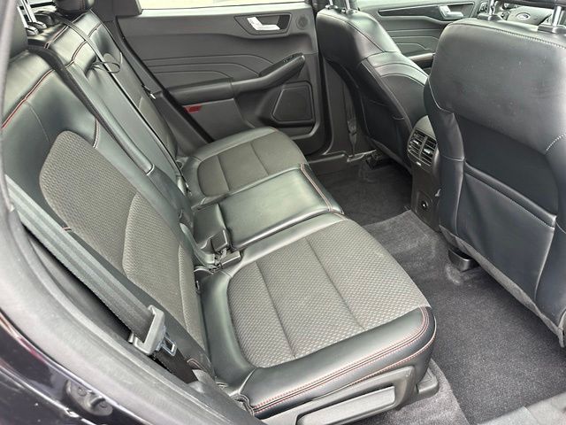2023 Ford Escape ST-Line Select — photo 11 of 33