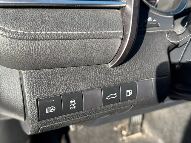 2018 Toyota Camry SE — photo 18 of 27