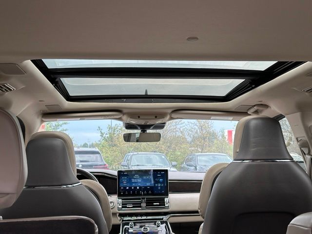 2022 Lincoln Navigator L Reserve — photo 14 of 37