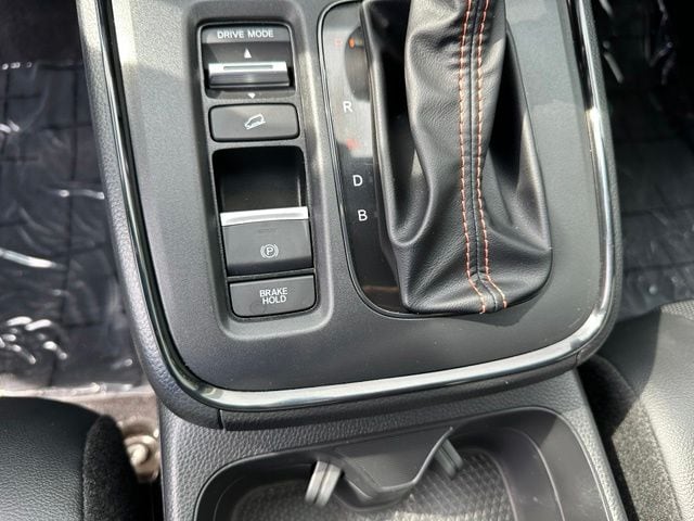 2024 Honda CR-V Hybrid Sport Touring — photo 23 of 32