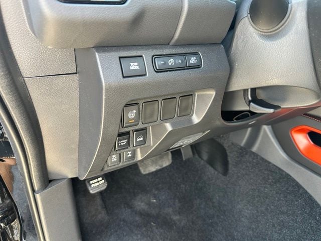 2025 Nissan Frontier PRO-4X — photo 18 of 43