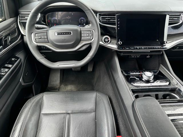 2022 Jeep Wagoneer Series III — photo 15 of 28