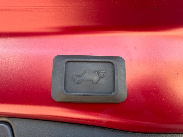 2024 Toyota RAV4 Hybrid XLE — photo 13 of 29