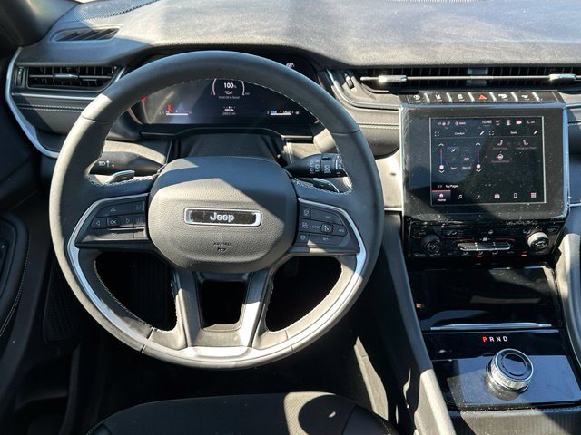 2024 Jeep Grand Cherokee Altitude X — photo 12 of 23