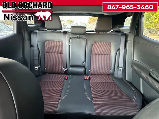 2025 Nissan Kicks SR — photo 10 of 21