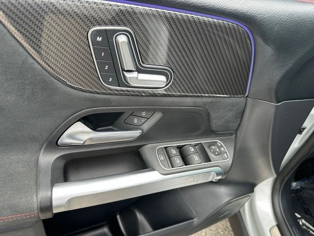 2023 Mercedes-Benz GLB GLB 35 AMG® — photo 25 of 37