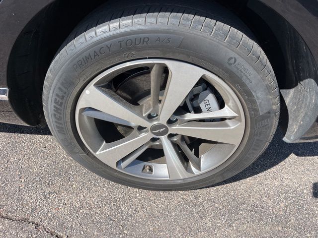 2023 Genesis GV80 2.5T — photo 8 of 34