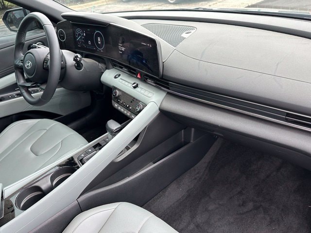 2025 Hyundai Elantra Hybrid Limited — photo 10 of 26