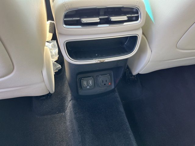 2023 Genesis GV80 2.5T — photo 16 of 34