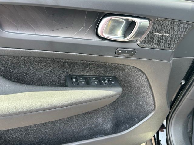 2023 Volvo XC40 Recharge Pure Electric Ultimate — photo 20 of 26