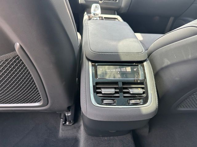 2025 Volvo XC90 B6 Plus 7-Seater — photo 18 of 49