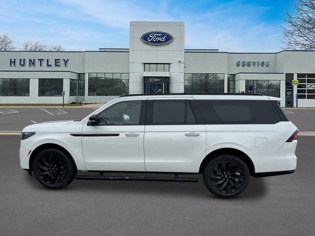 2025 Lincoln Navigator L Reserve — photo 7 of 41