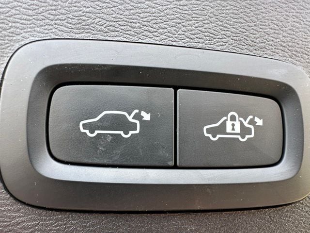 2023 Volvo XC40 Recharge Pure Electric Ultimate — photo 13 of 26