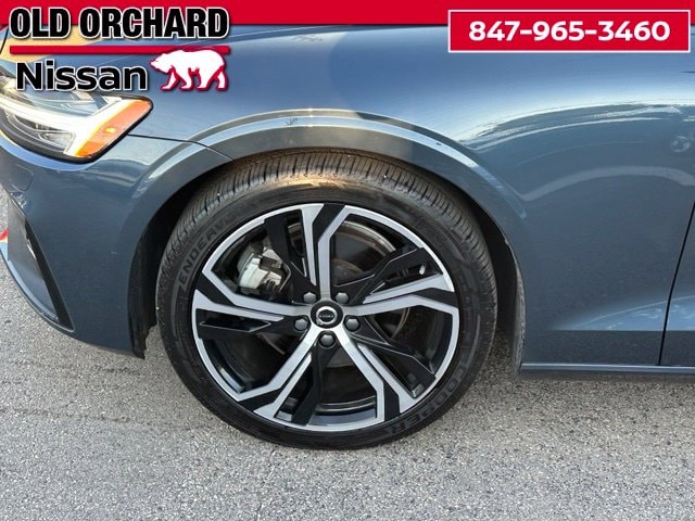 2024 Volvo S60 B5 Core Dark Theme — photo 11 of 24