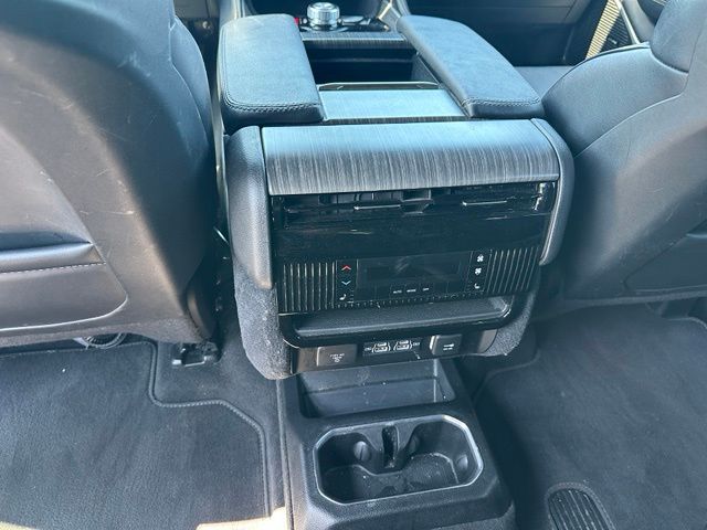 2024 Jeep Wagoneer Series II — photo 16 of 35