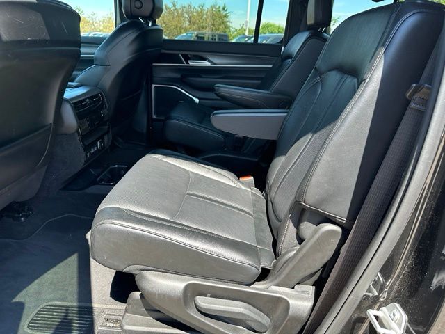 2024 Jeep Wagoneer Series II — photo 13 of 35