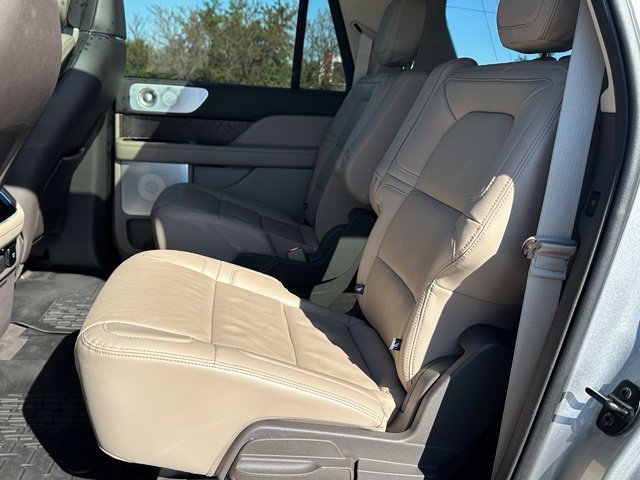 2023 Lincoln Navigator L Reserve — photo 15 of 37