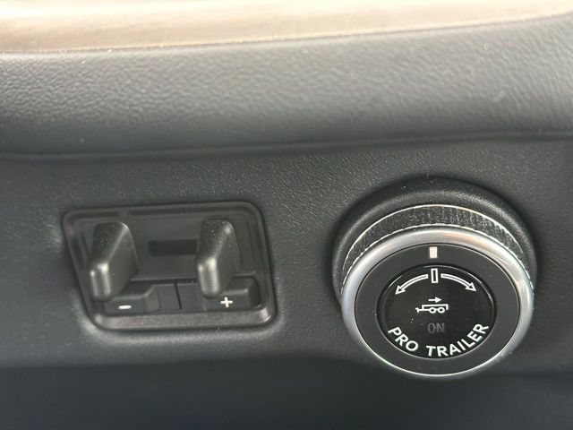 2025 Lincoln Navigator L Reserve — photo 35 of 41