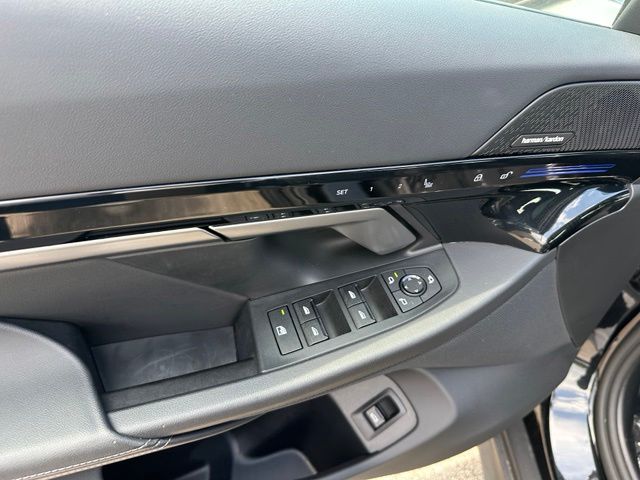 2025 BMW 5 Series 530i xDrive — photo 18 of 27