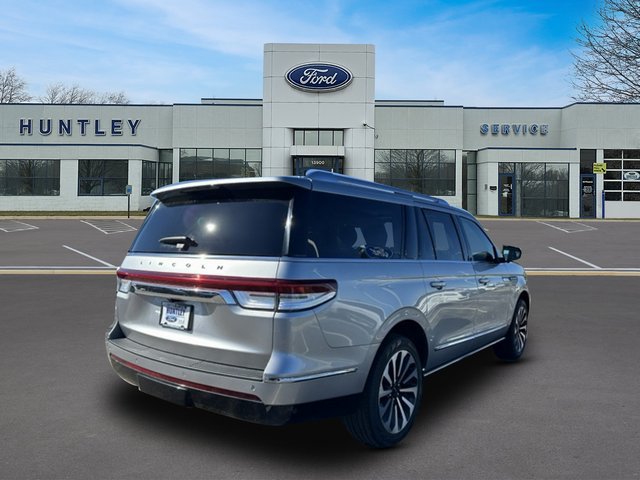 2023 Lincoln Navigator L Reserve — photo 3 of 37