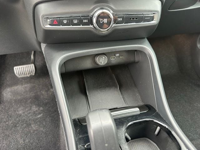 2023 Volvo C40 Recharge Pure Electric Ultimate — photo 25 of 34