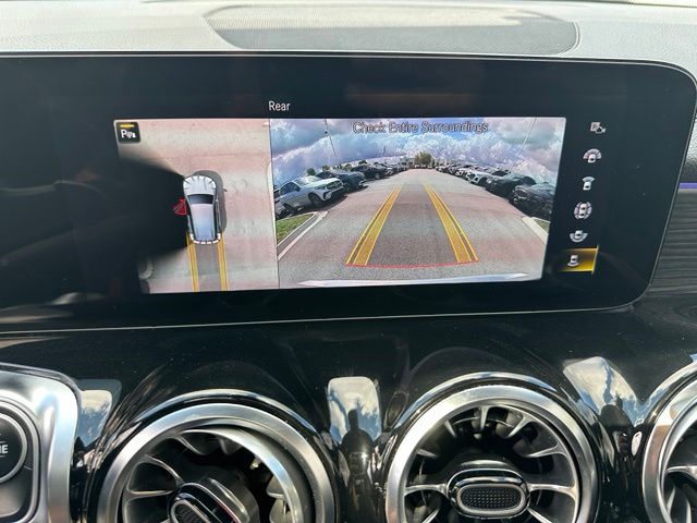 2023 Mercedes-Benz GLB GLB 35 AMG® — photo 25 of 27
