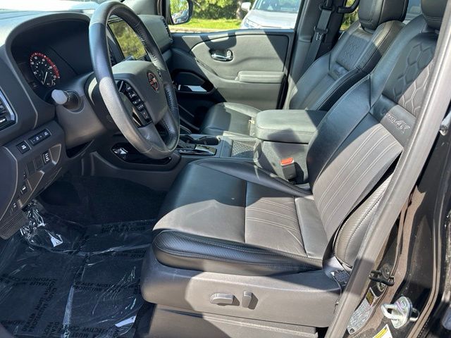 2022 Nissan Frontier PRO-4X — photo 16 of 49