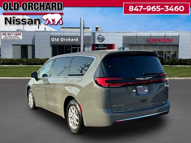 2023 Chrysler Pacifica Touring L — photo 5 of 20