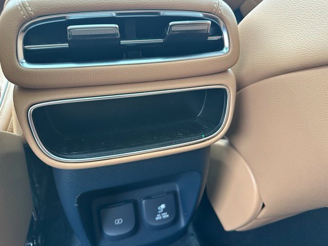2022 Genesis GV80 2.5T — photo 18 of 39