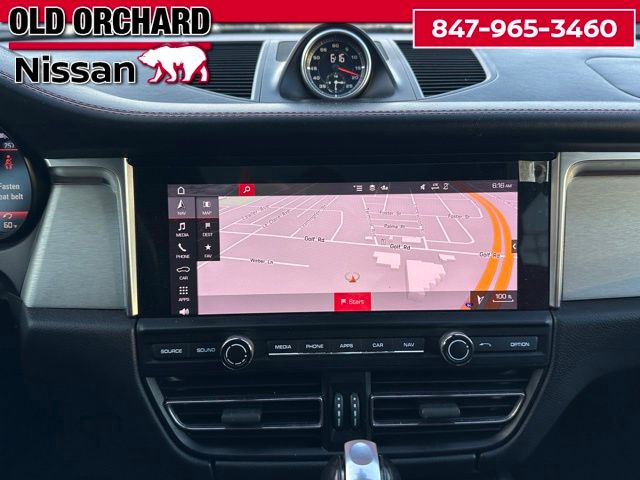 2020 Porsche Macan Turbo — photo 17 of 22