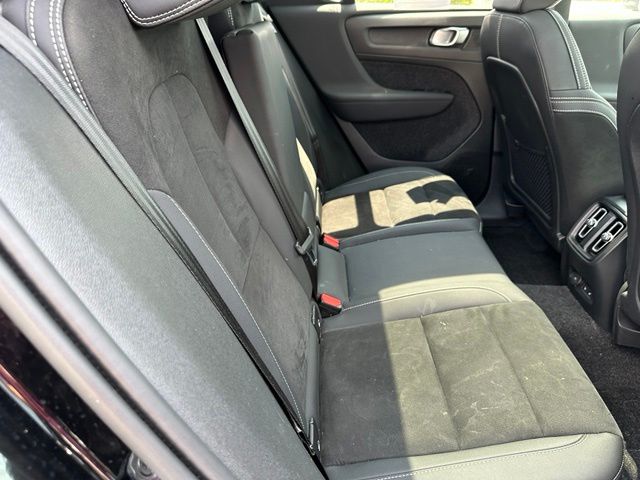 2023 Volvo XC40 Recharge Pure Electric Ultimate — photo 10 of 26