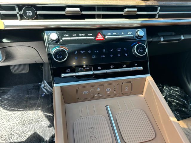 2025 Hyundai Santa Fe Hybrid Limited — photo 27 of 41