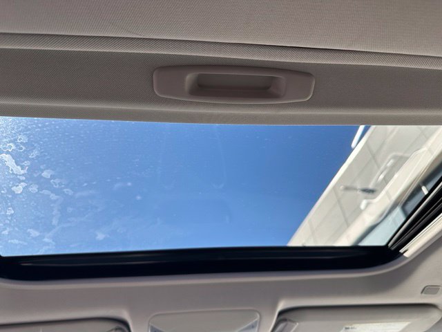 2024 Toyota RAV4 Hybrid XLE — photo 17 of 29