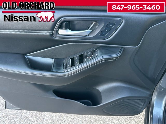 2023 Nissan Rogue SL — photo 10 of 22