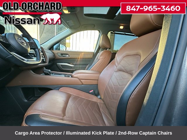 2023 Nissan Pathfinder Platinum — photo 10 of 23