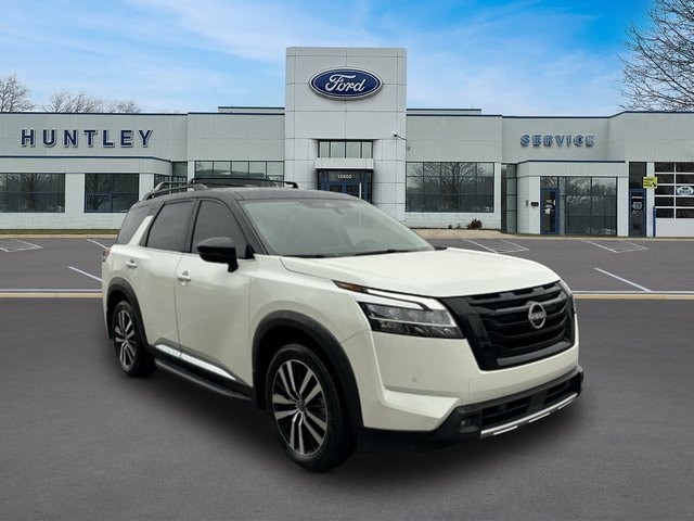 2024 Nissan Pathfinder Platinum — photo 4 of 36