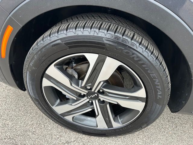 2023 Kia Sorento Hybrid EX — photo 8 of 37