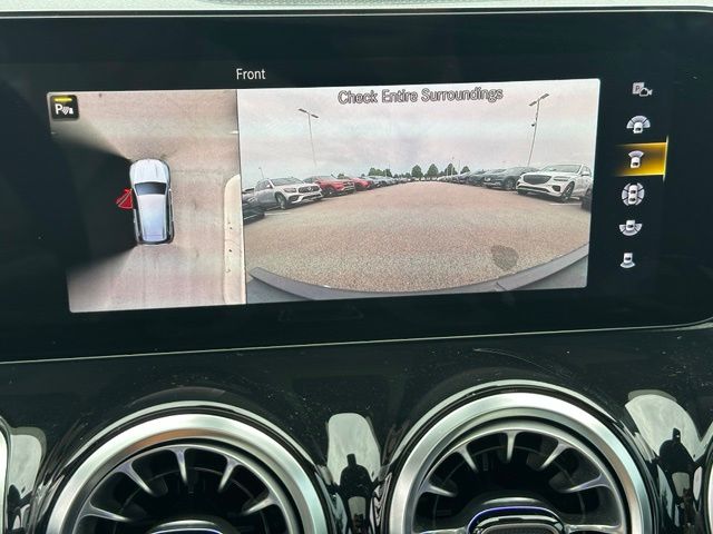 2023 Mercedes-Benz GLB GLB 35 AMG® — photo 32 of 37